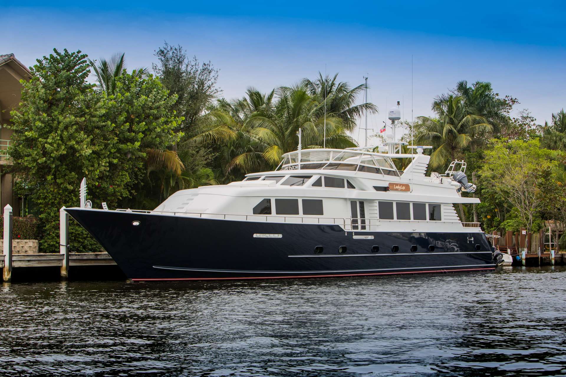Lady Lex Luxury Broward 100 Yacht Charter Cruising the Bahamas and New England.