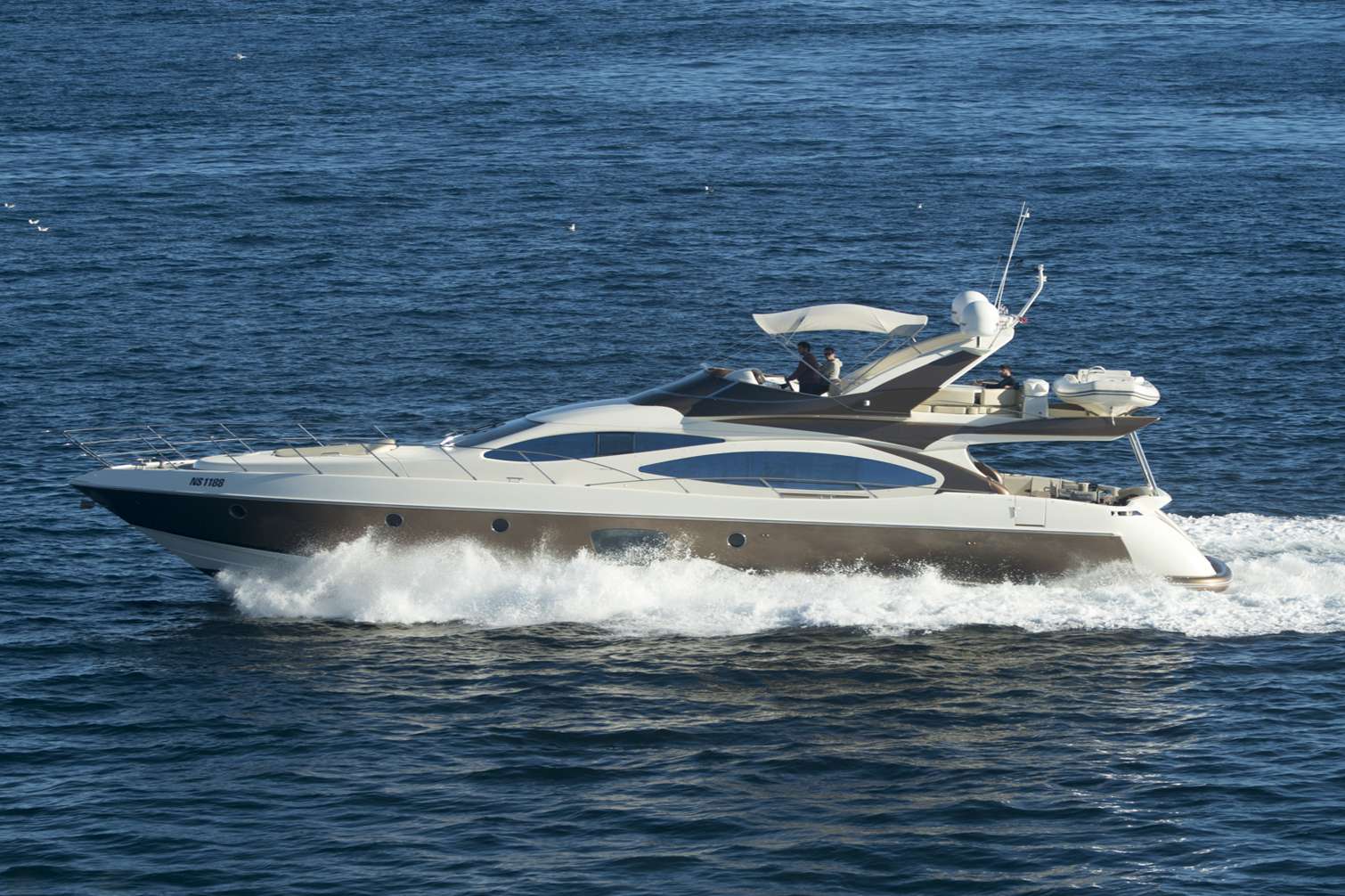 Medusa Crewed Azimut Fly 68 Motoryacht Charter Cruising in Greece