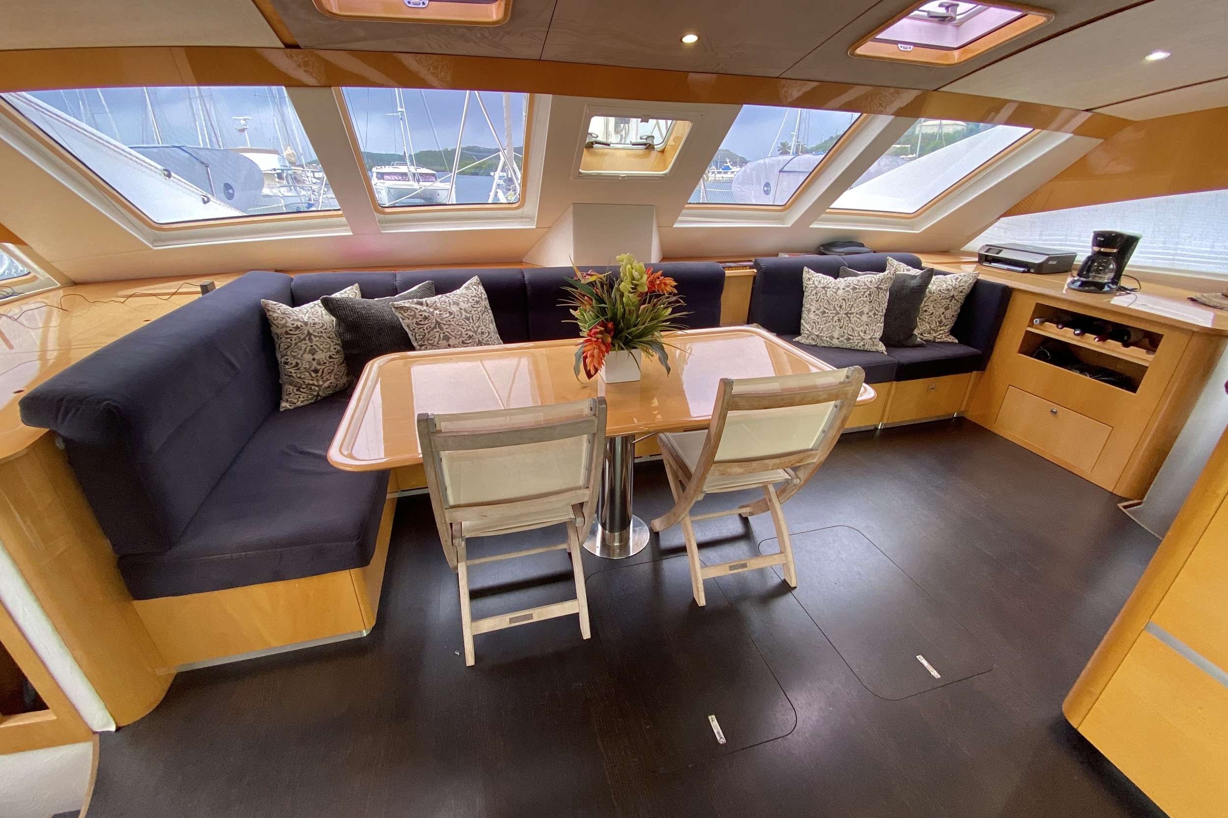 Tres Suenos Crewed Catamaran Salon Dining