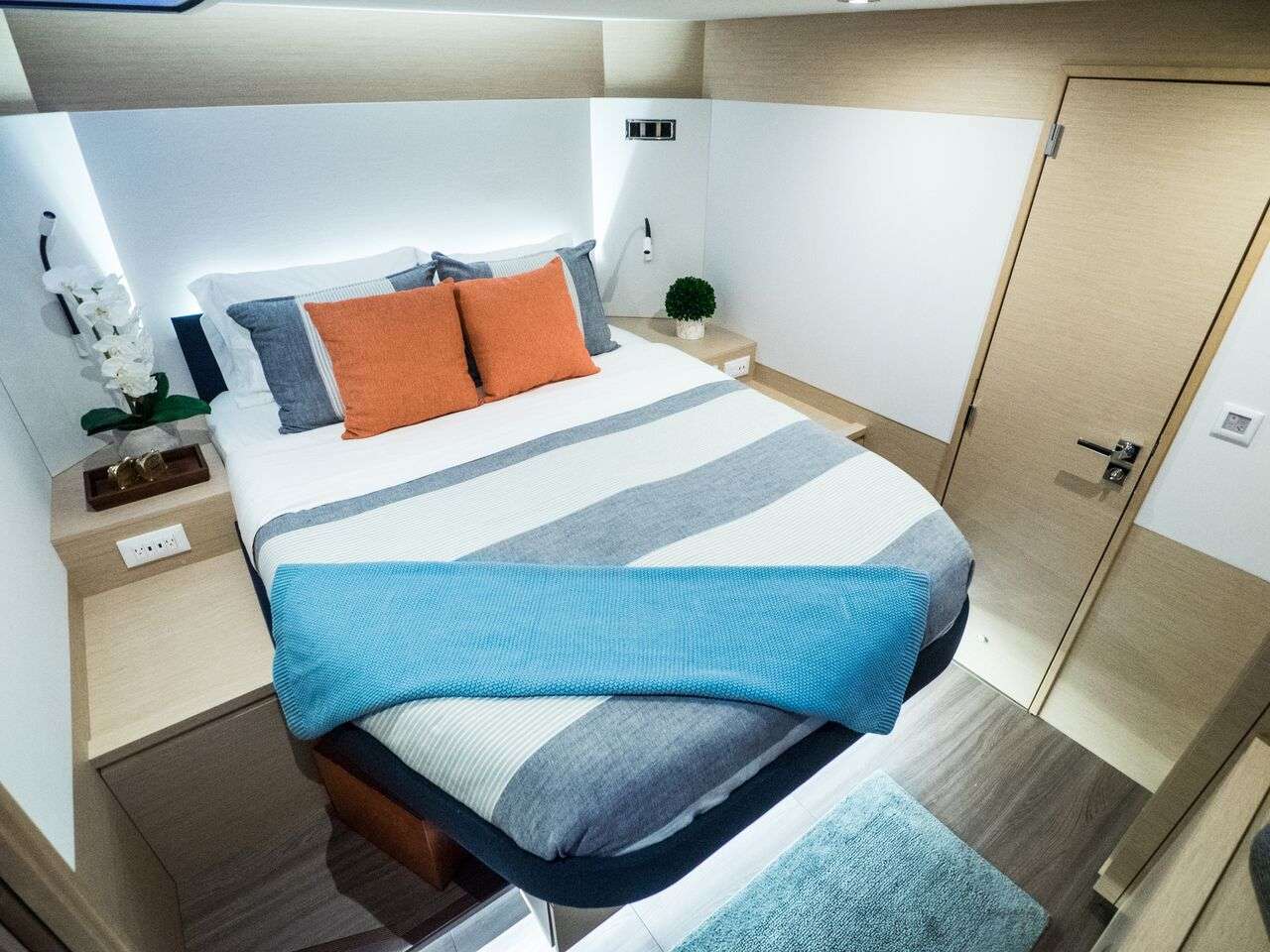 Blue Pepper Crewed Catamaran Queen Guest Stateroom