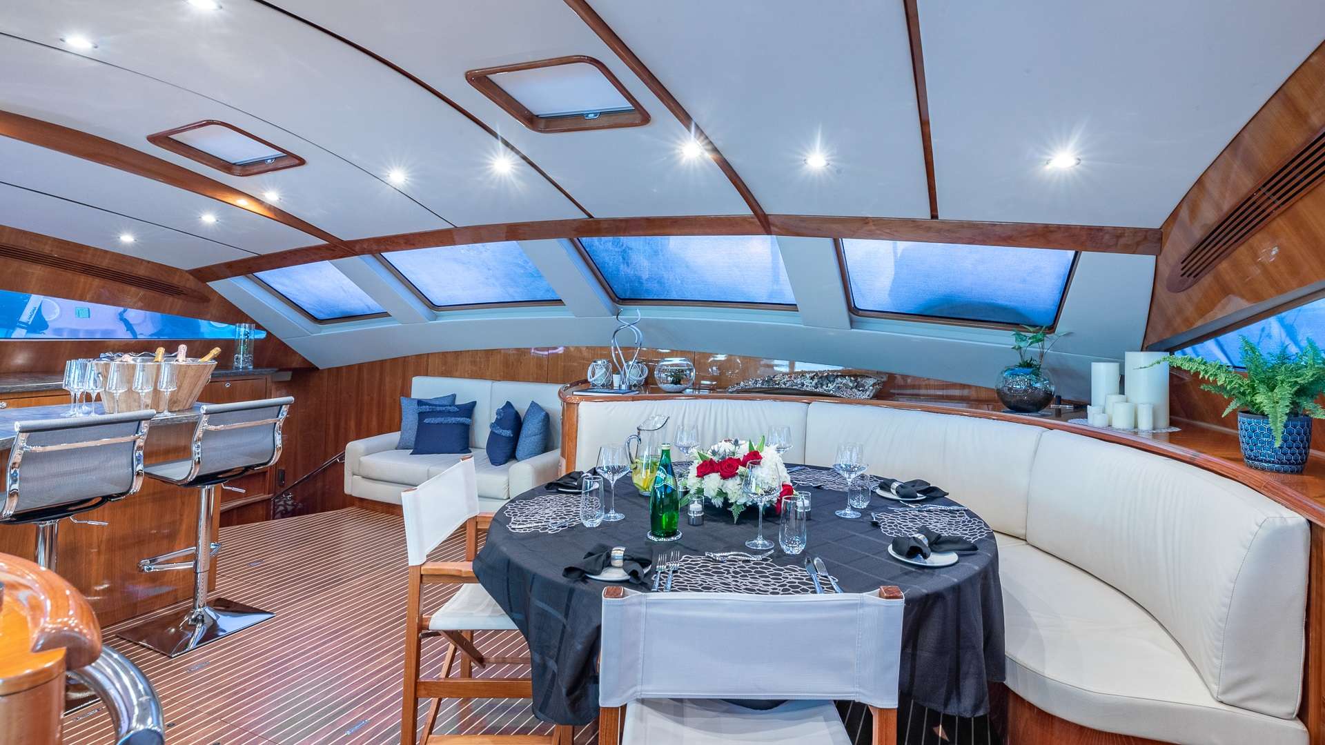 Sur L'eau Privilege 74 Crewed Catamaran Charters Salon Dining