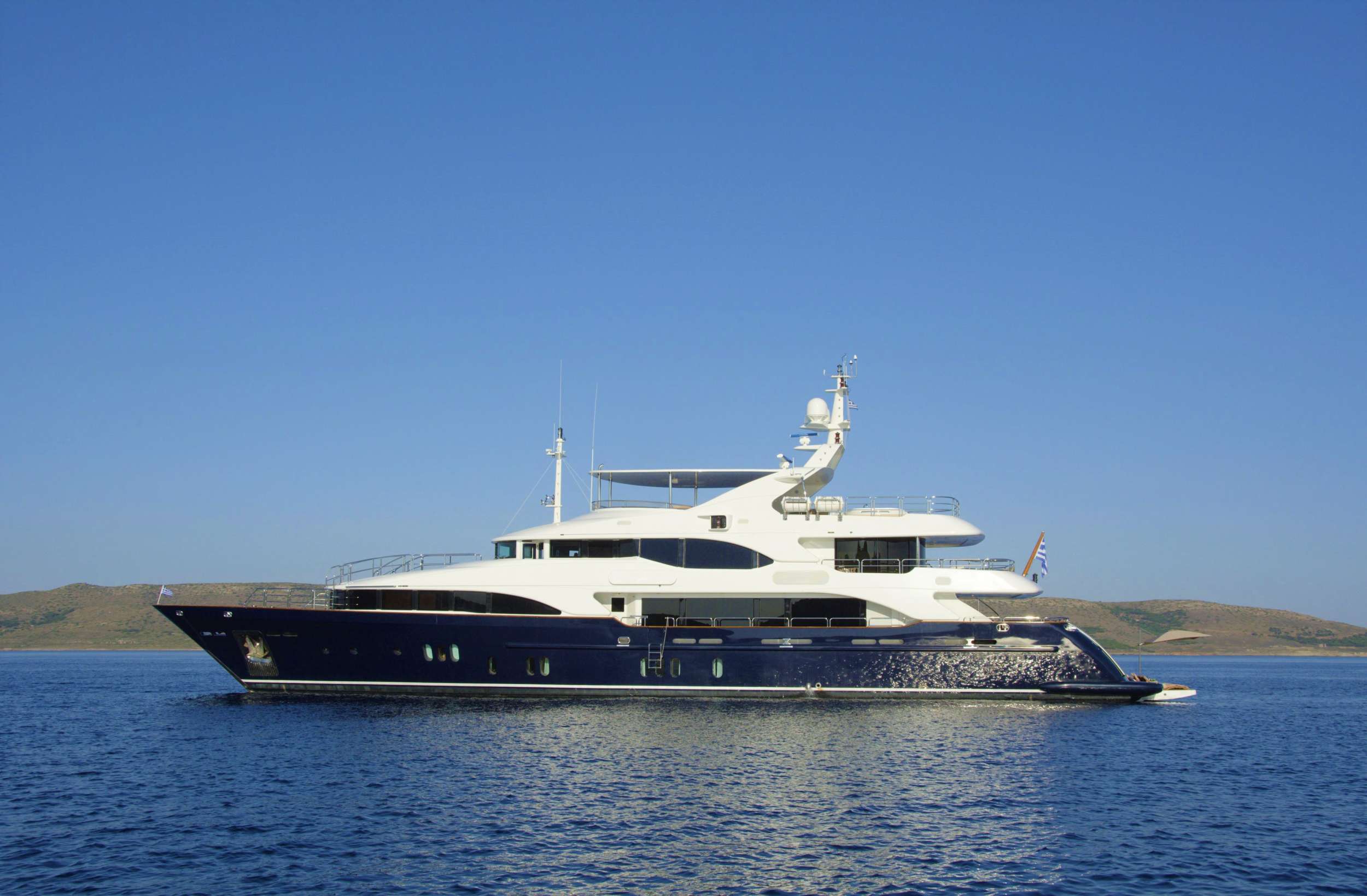 Grande Amore Benetti 145 crewed motor yacht charter at anchor in Greece