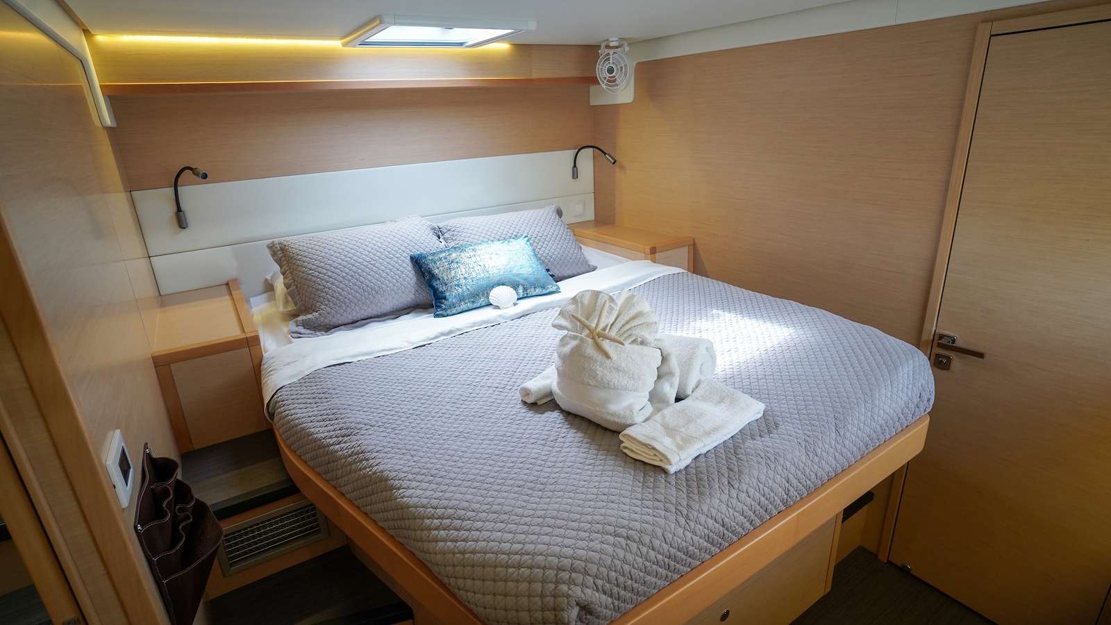 Southern Comfort Crewed Catamaran Guest Queen Cabin