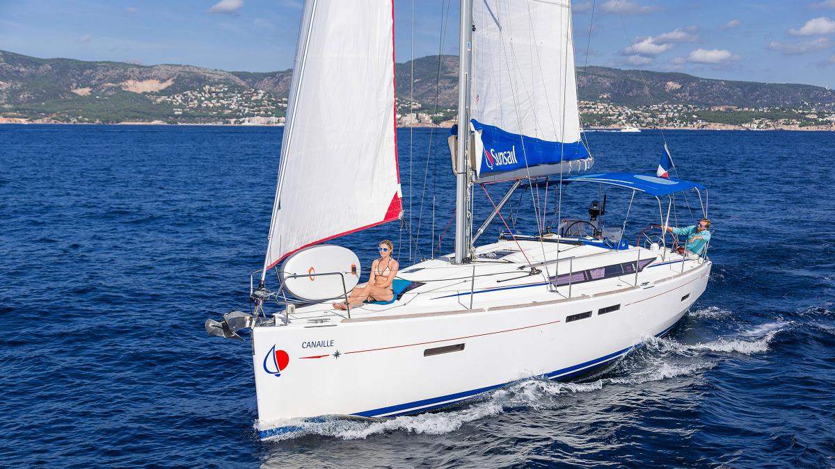 Sunsail 41 Classic Monohull in Athens