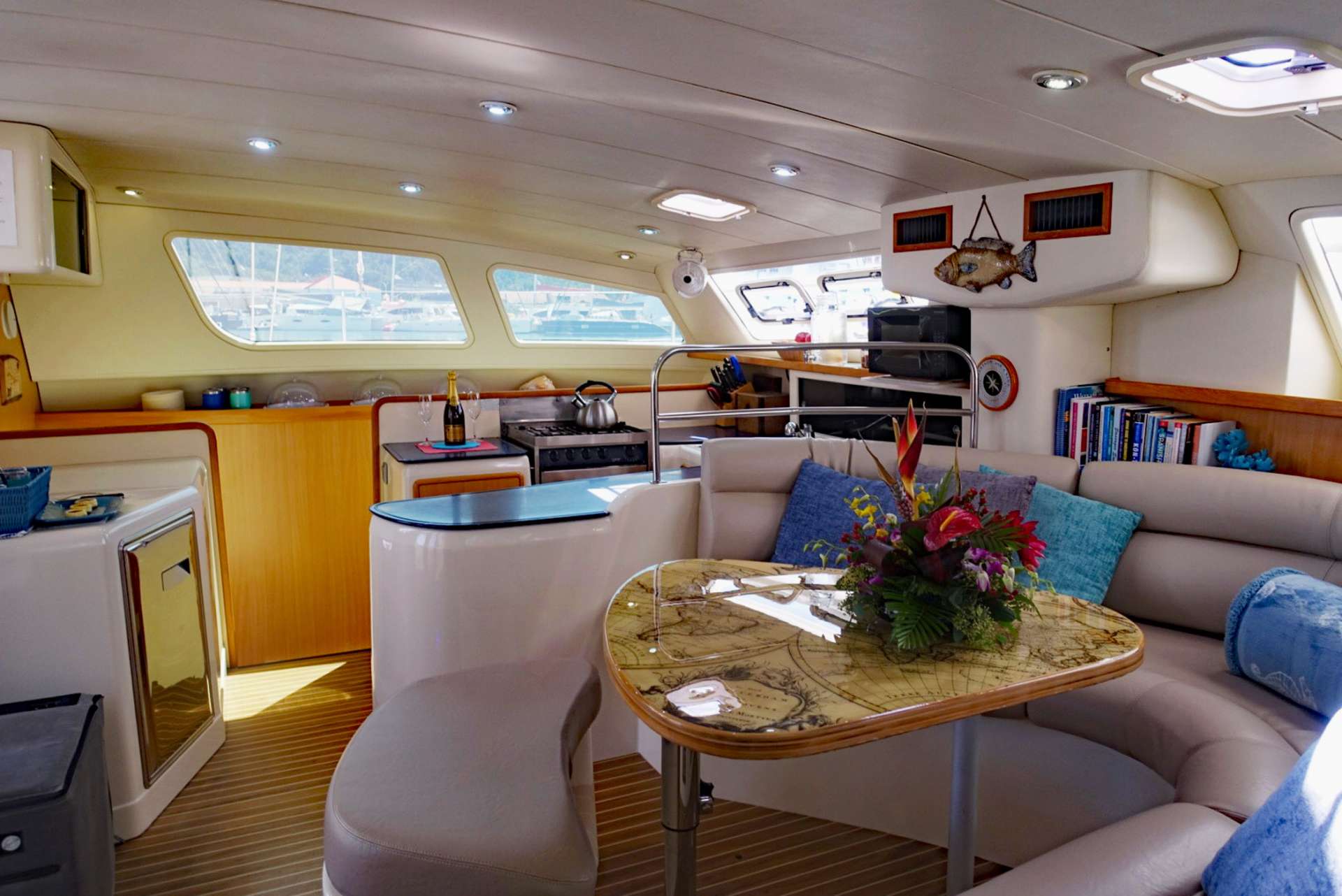 Kuma Too Yacht Charter Salon