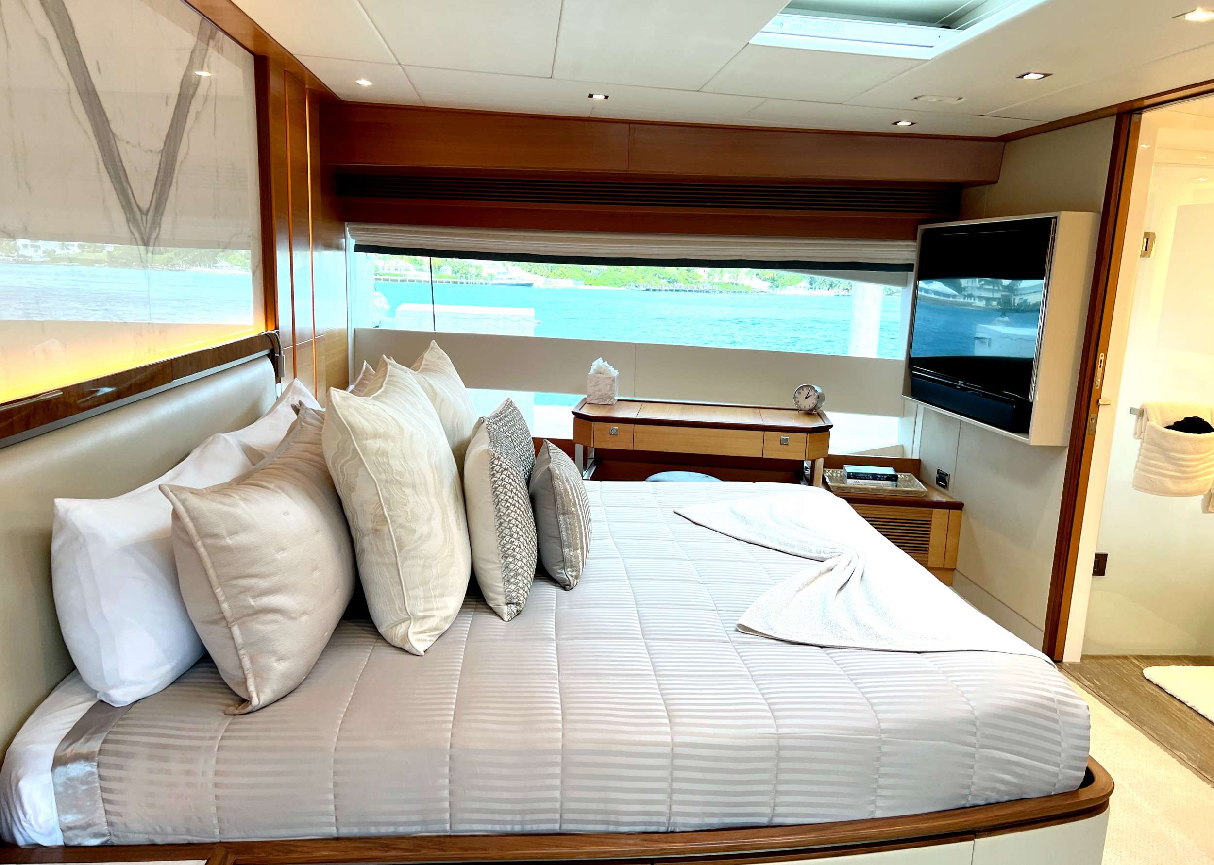 Midnight Moon Crewed Yacht King Master Guest Suite