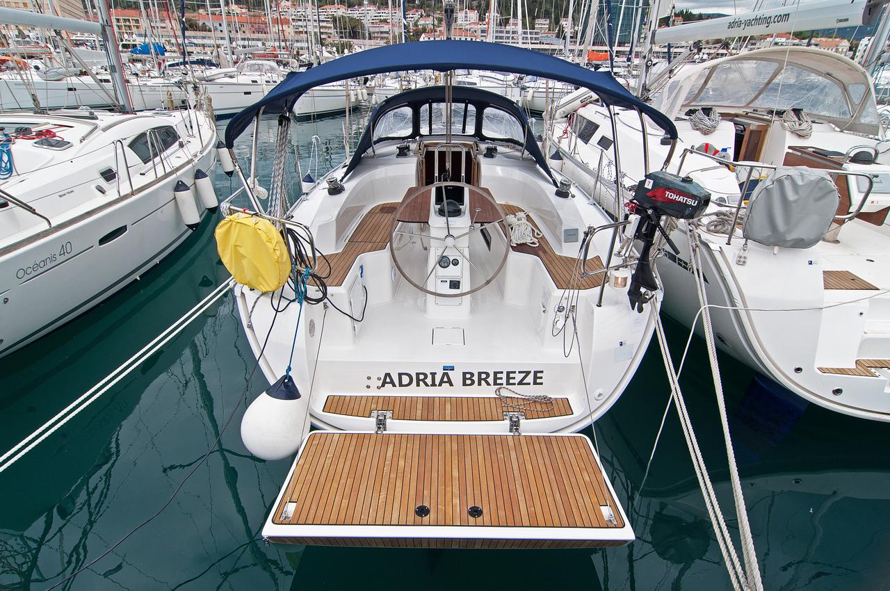 Bavaria Cruiser 33 Monohull Adria Breeze in Croatia