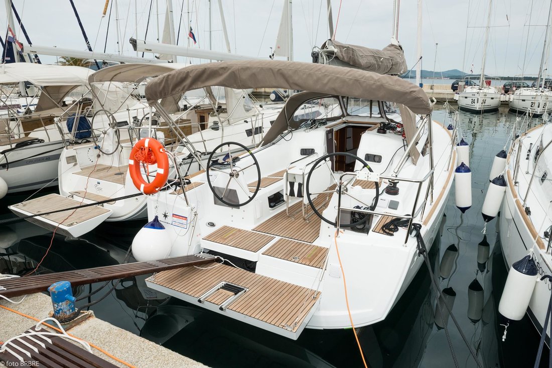 Sun Odyssey 349 Image 4