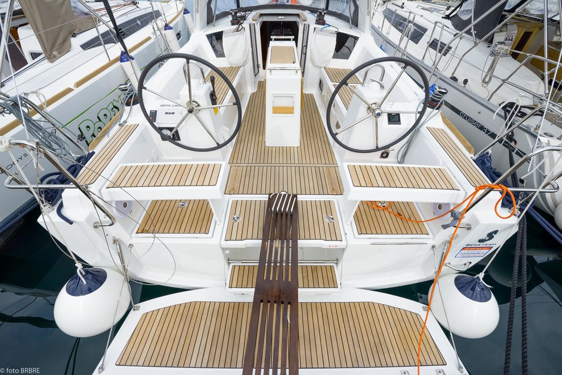 Sun Odyssey 349 Image 5