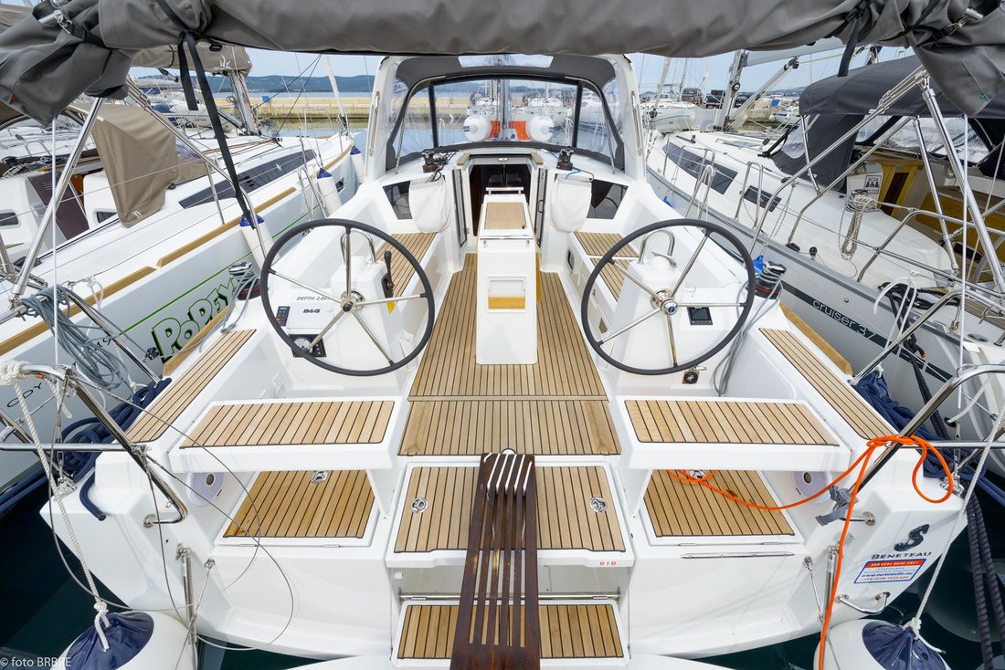 Sun Odyssey 349 Image 6