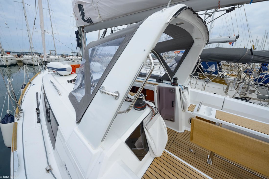 Sun Odyssey 349 Image 8