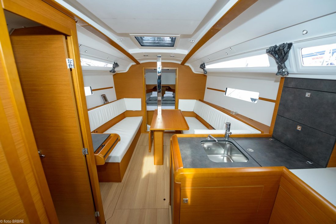 Sun Odyssey 349 Image 12