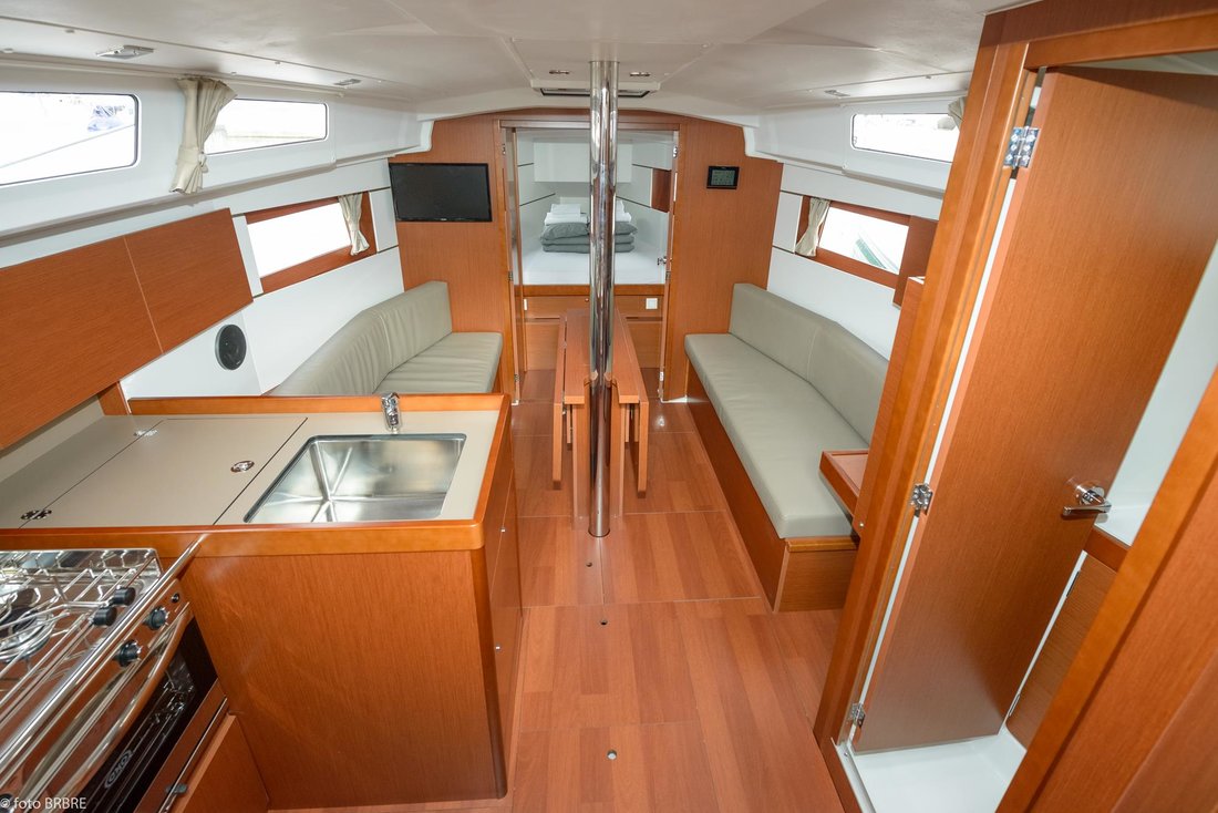Sun Odyssey 349 Image 19