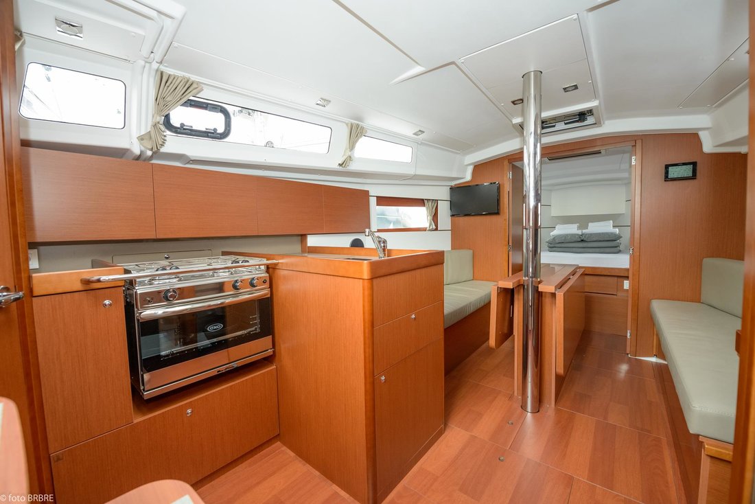 Sun Odyssey 349 Image 20