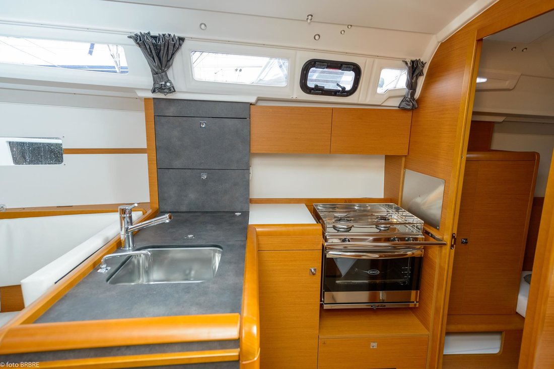 Sun Odyssey 349 Image 21