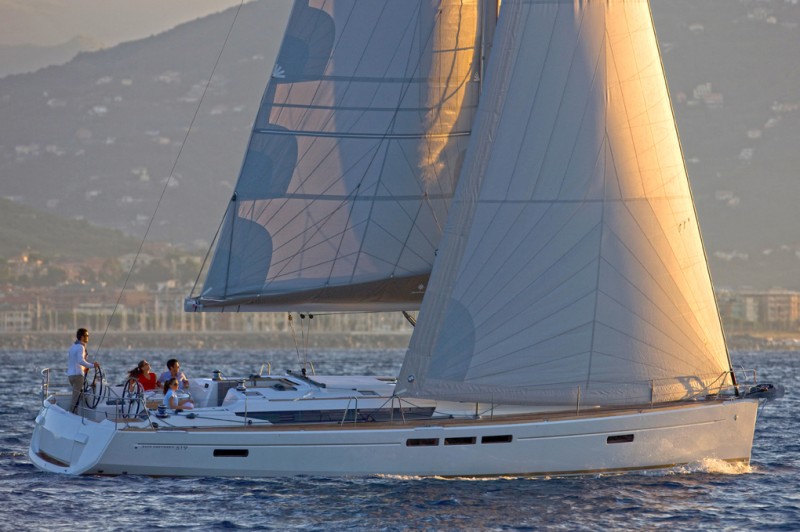 Istion Yachting Sun Odyssey 519 Eva Monohull in Athens
