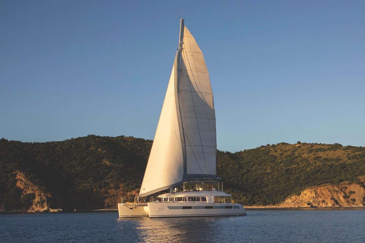 Great Review of the Luxury Crewed Lagoon 620 Catamaran Nomada Sailing the BVI