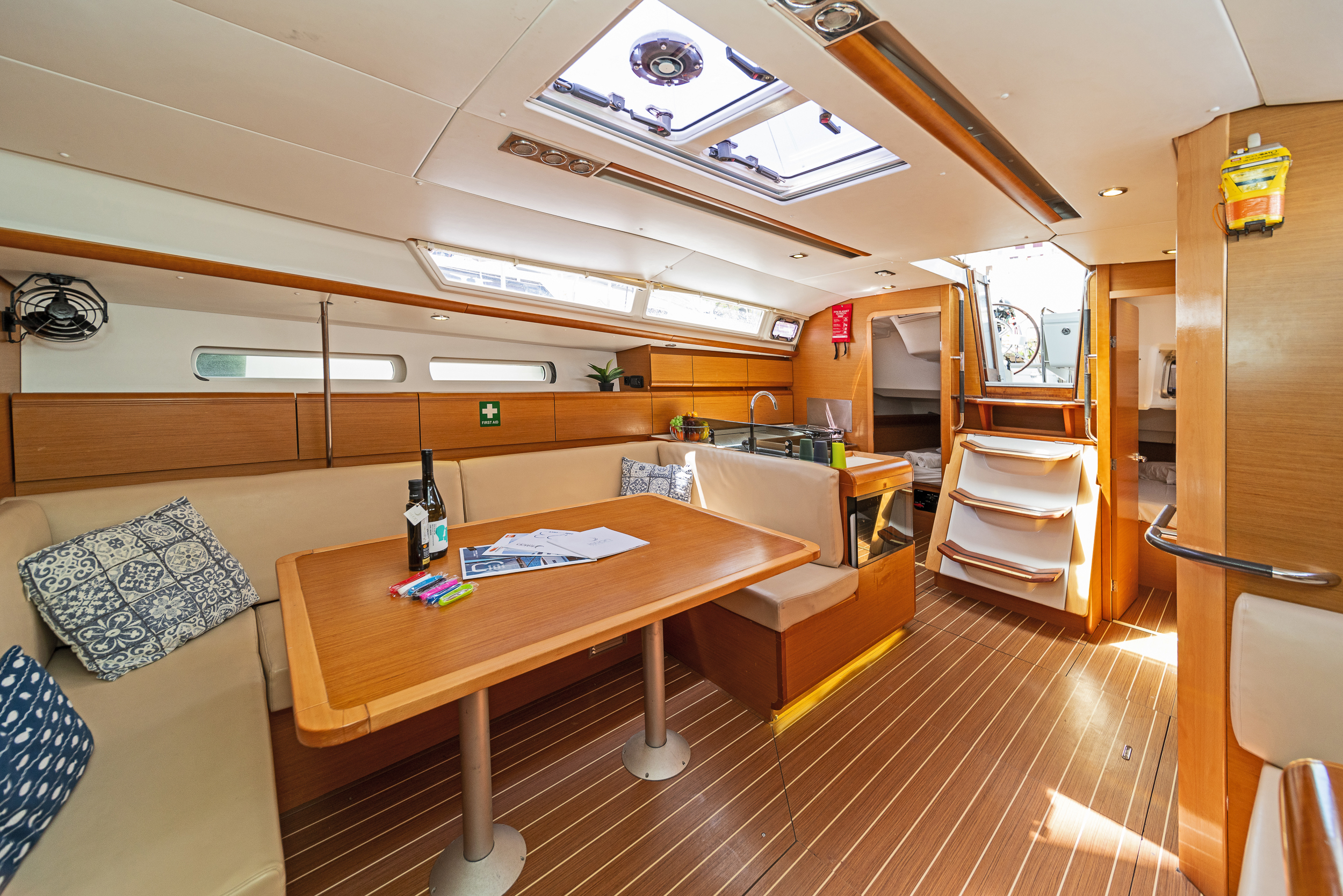 Sun Odyssey 439 Image 3