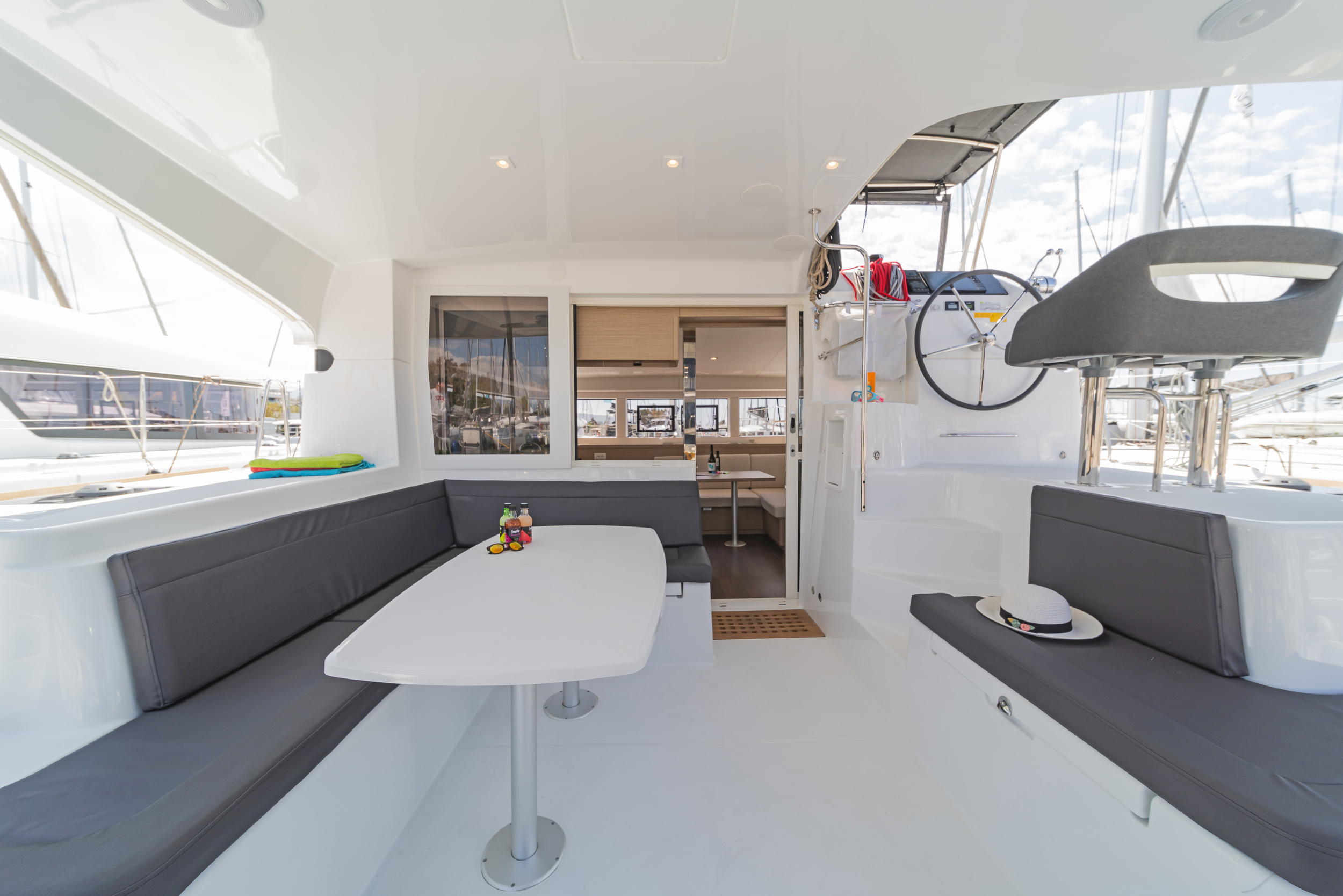 Lagoon 40 - 4 + 2 cab Image 10