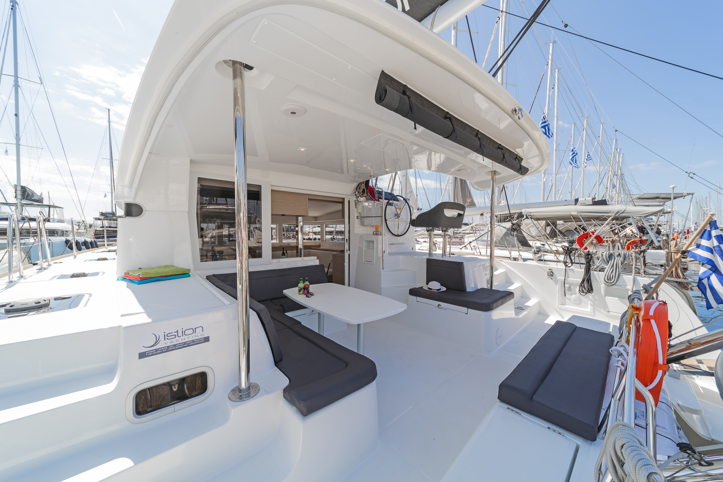 Lagoon 40 - 4 + 2 cab Image 11