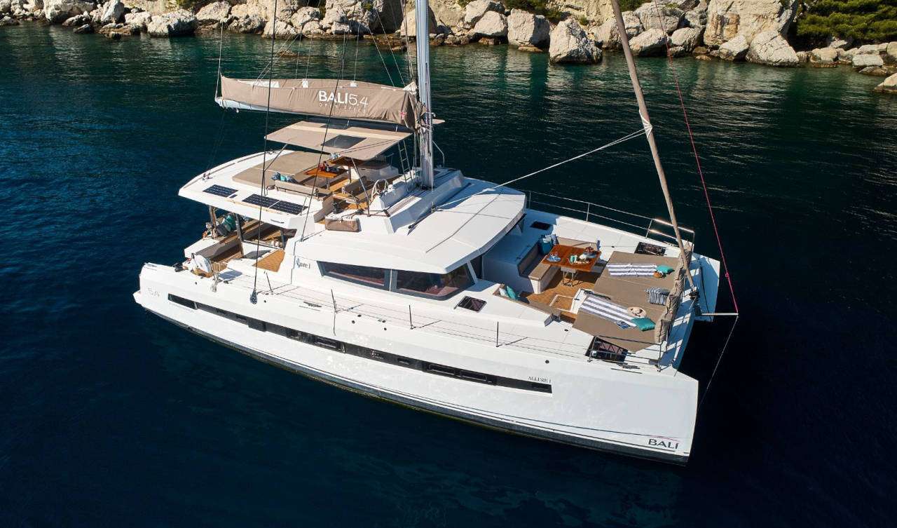 Chillin' Hut Crewed Bali 5.4 Catamaran Charters Sailing the BVI