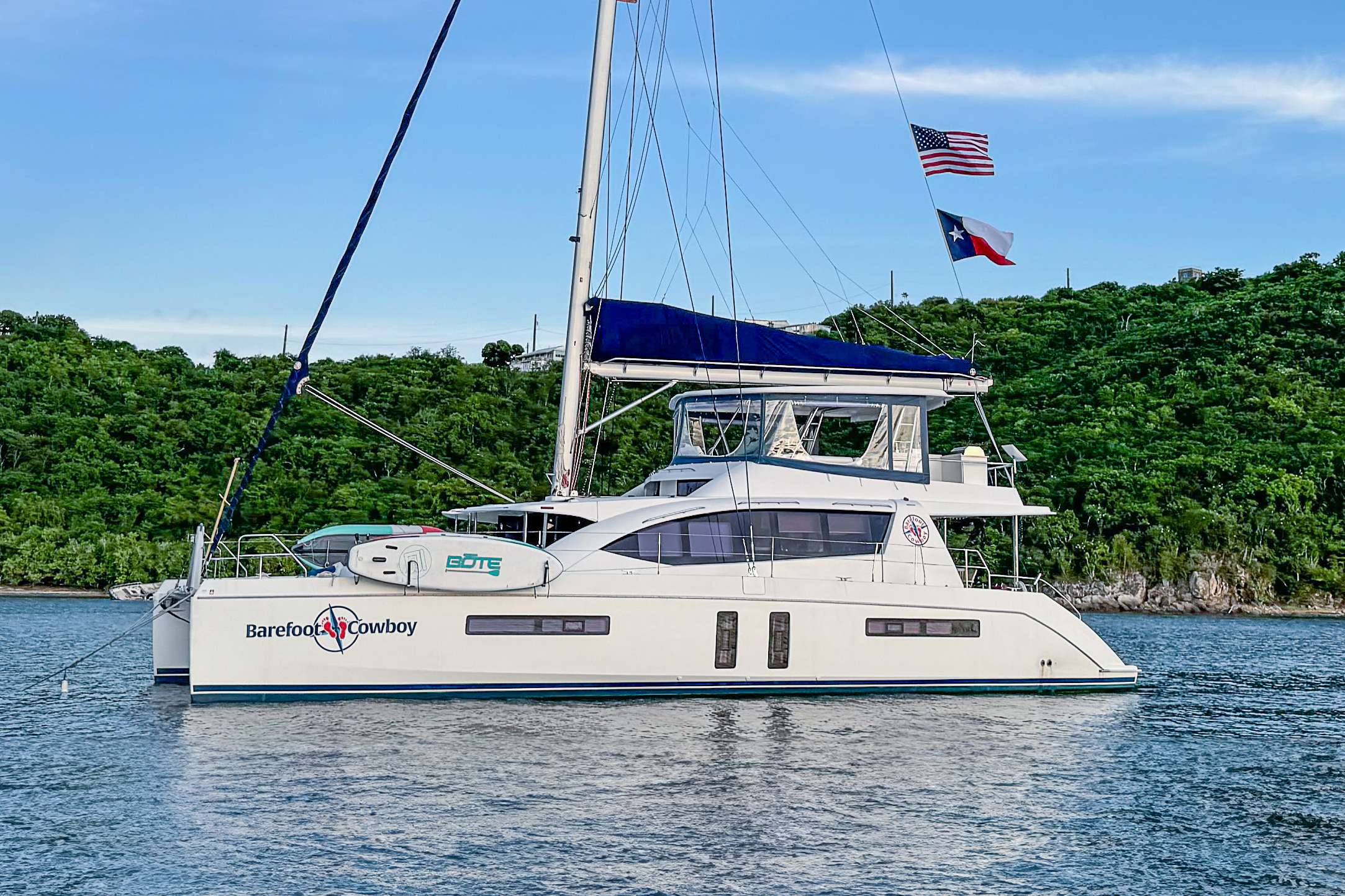 Barefoot Cowboy Crewed Leopard 58 Catamaran Discount of $3000 Sailing the BVI.