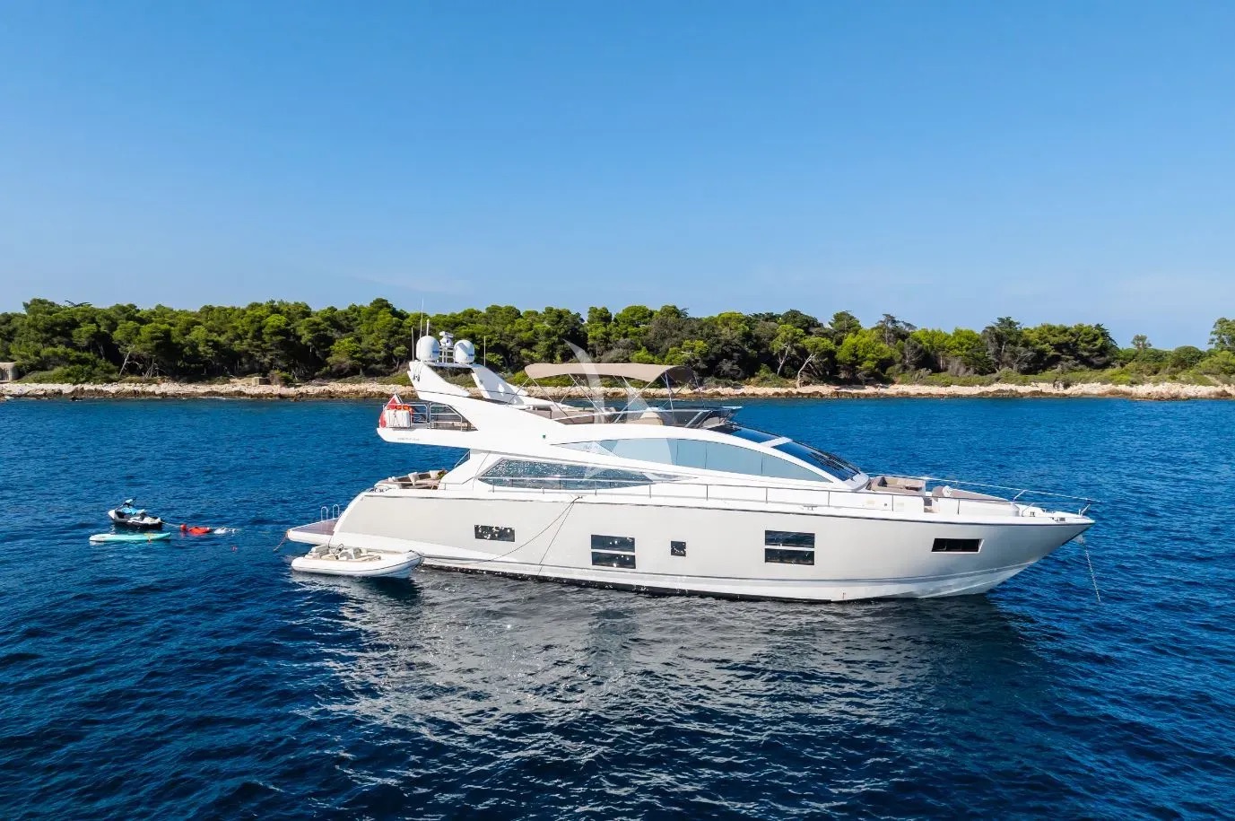 Summer Breeze Crewed Pearl 75 Motoryacht Charters cruising France.