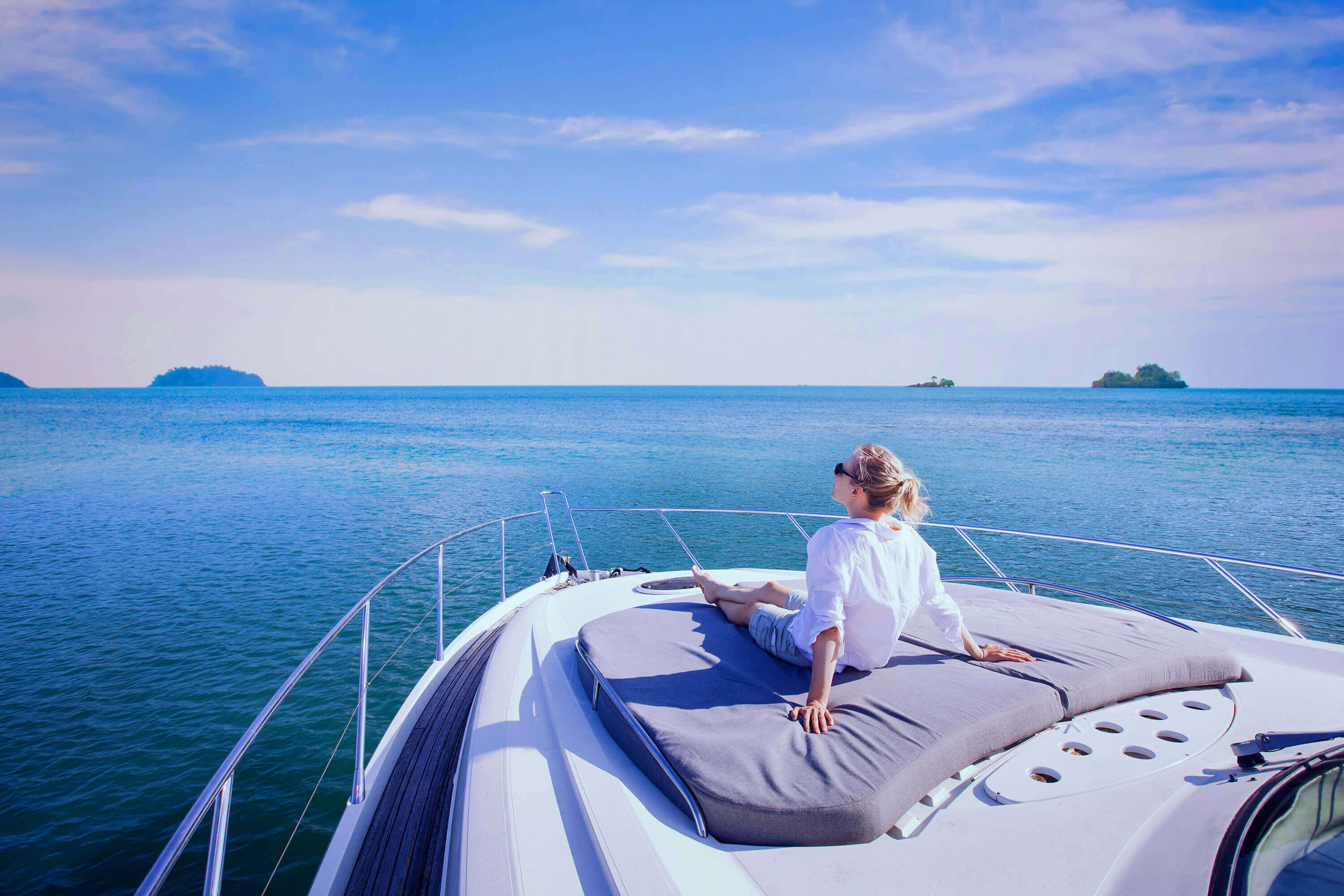 bareboat luxury yacht charter